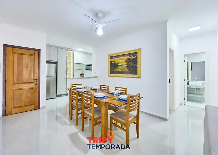 Apartamento espaçoso com ar condicionado e Wi-fi, a 100 metros da praia - Edifício Estoril